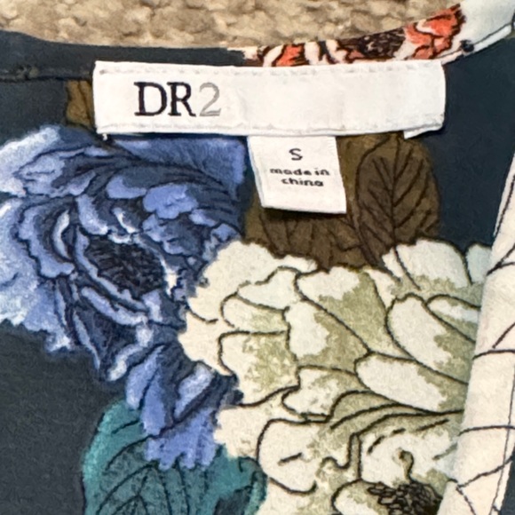 DR2 Floral Blouse in Teal and White - Picture 3 of 7